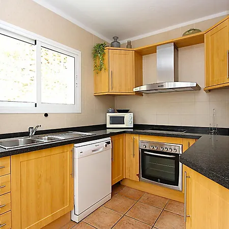 Willa 3 Bed With Stunning View Pc4 *